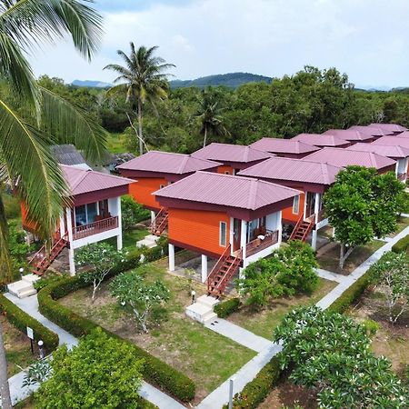 Horizon Beach Resort Koh Jum Esterno foto